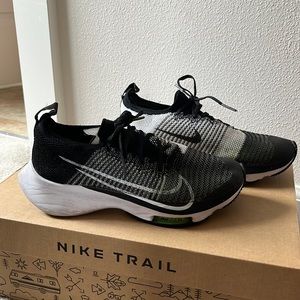 Nike Air Zoom Tempo Flyknit